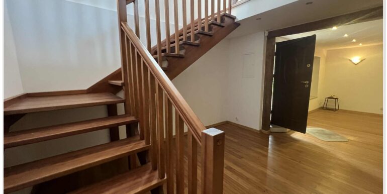 efaa2681-4398-4cc9-b498-5172fb1d4943