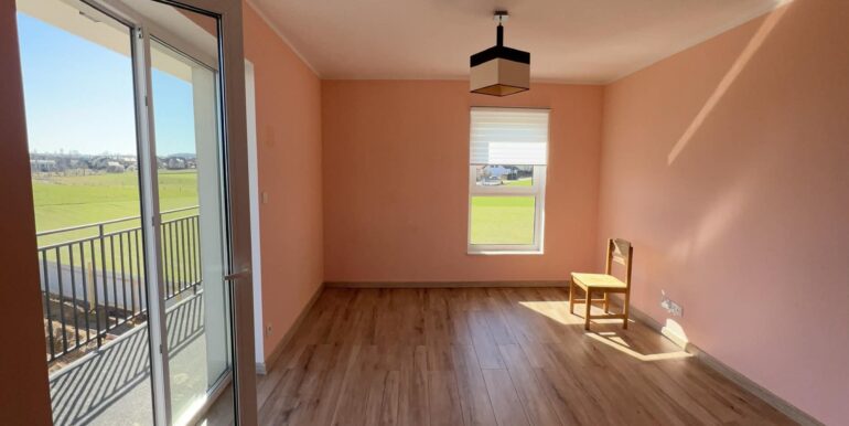 e8cf65fc-5a63-4b2b-b96d-0d4b260b2efe