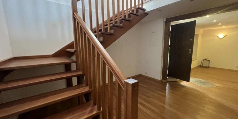 efaa2681-4398-4cc9-b498-5172fb1d4943